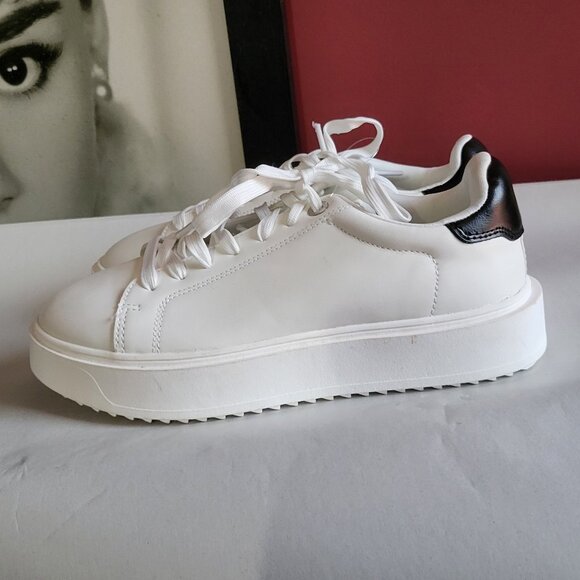 torrid Shoes - NWOT TORRID CHUNKY LACE UP SNEAKERS SZ 8.5WW
